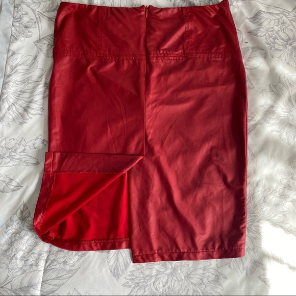 Faux leather pencil skirt - Picture 2 of 4